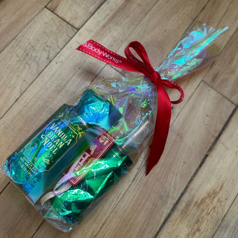 Bath & Body Works Vanilla Bean Noel Travel Gift Set Shower Gel Lotion Mist